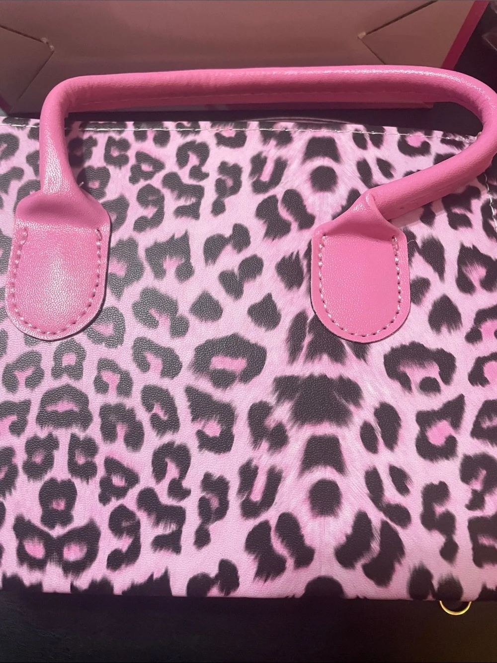 Pink Leopard Kids Purse 👛 w strap and accessories see box for full list NWT